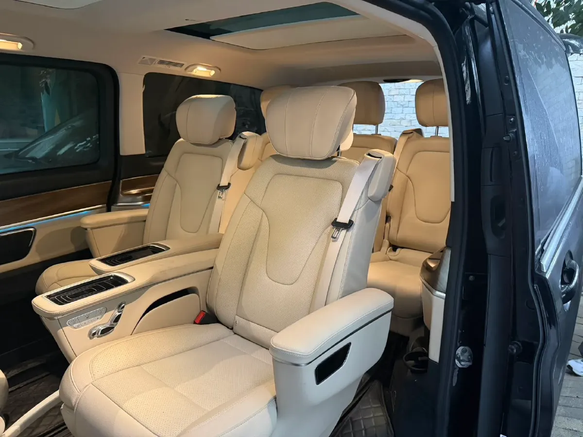 2020 Mercedes-Benz V Class 2.0T 211HP L4 9AT,autocango,china used car exporter,china ev exporter,chinese used car exporter,chinese used ev exporter