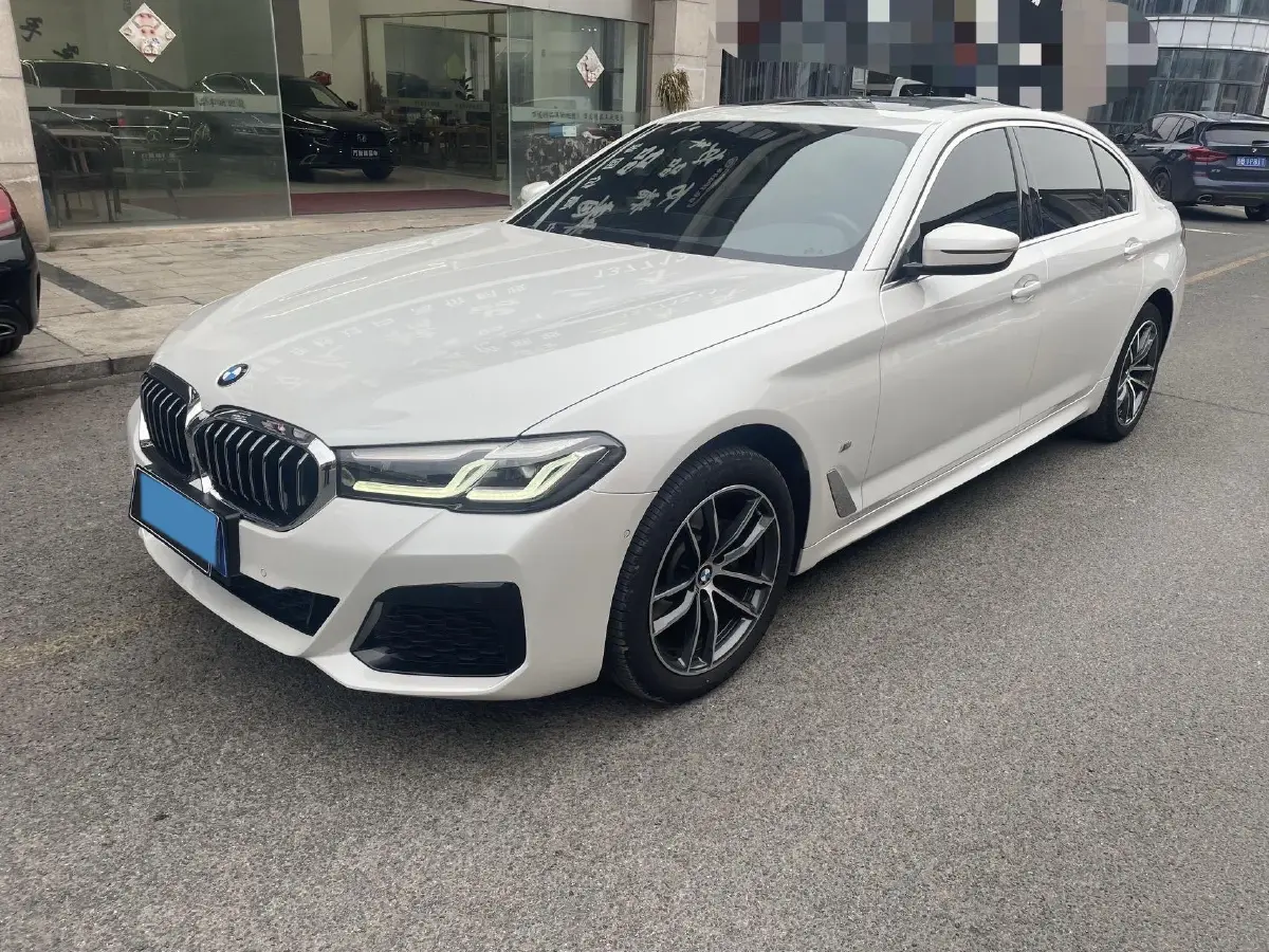 2022 BMW 5 Series 2.0T 184HP L4 8AT