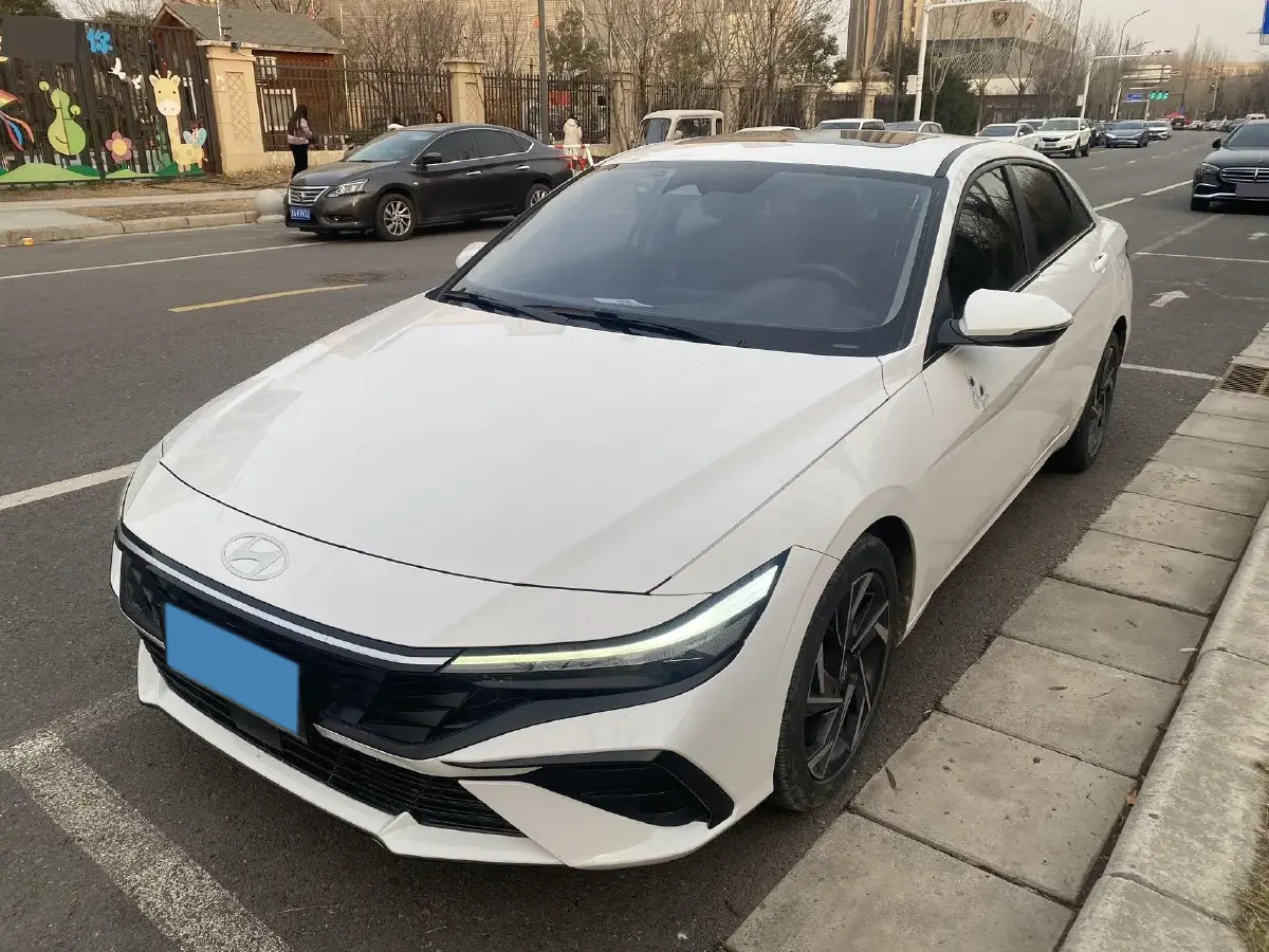 2023 Hyundai Elantra 1.5L 115HP L4 CVT