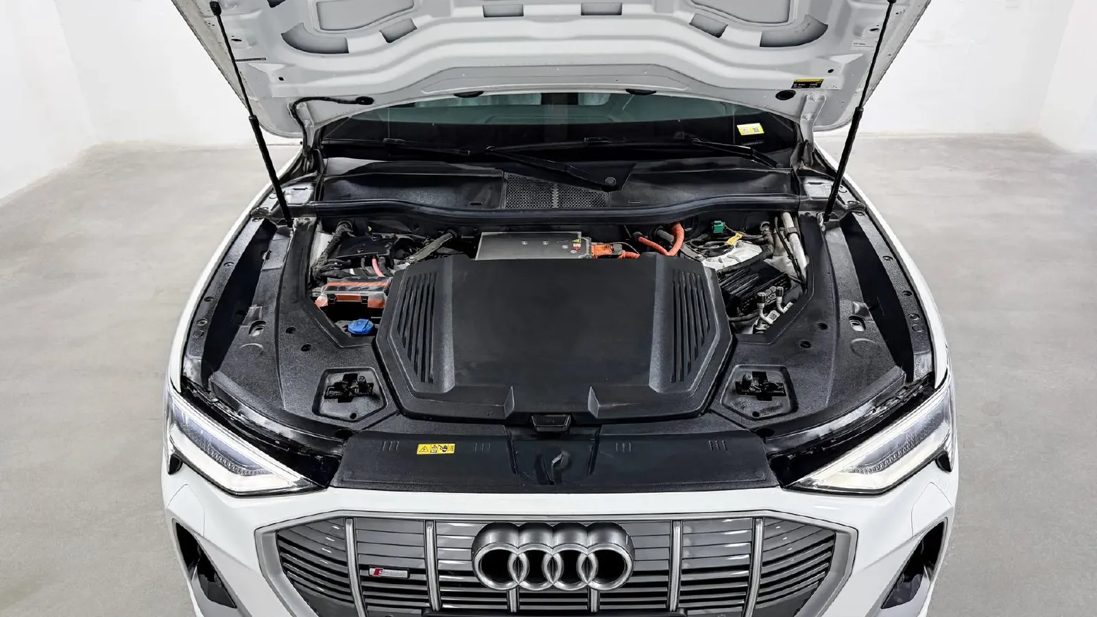 2021 Audi e-tron BEV 96.7KWH,autocango,china used car exporter,china ev exporter,chinese used car exporter,chinese used ev exporter