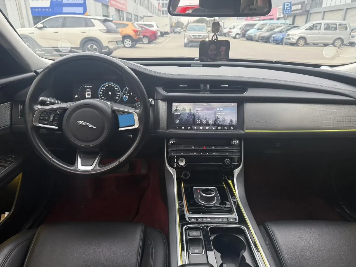 2020 Jaguar XFL 2.0T 200HP L4 8AT,autocango,china used car exporter,china ev exporter,chinese used car exporter,chinese used ev exporter