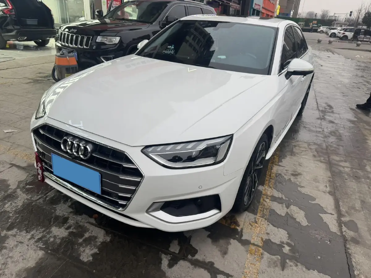 2022 Audi A4L 2.0T 190HP L4 7DCT