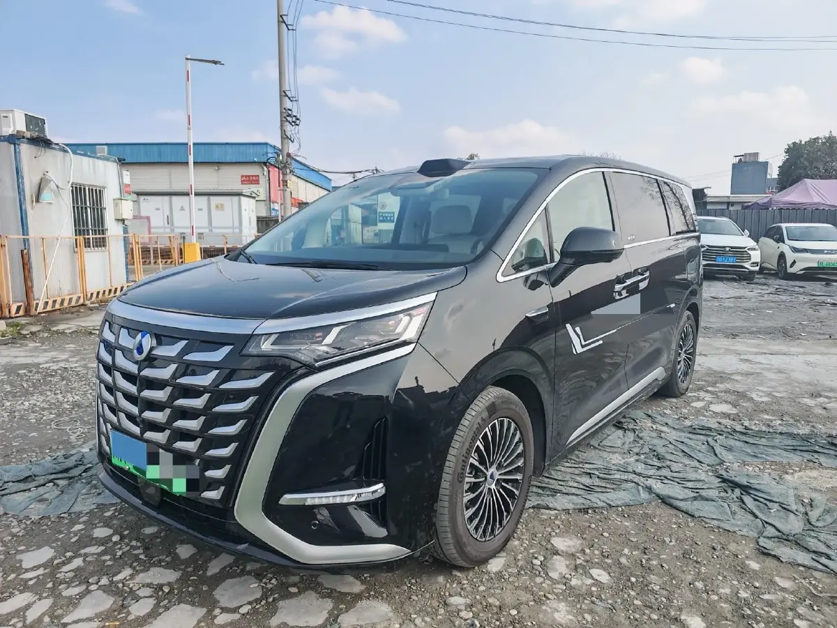 2025 Denza D9 1.5T 156HP L4 E-CVT PHEV 40KWH