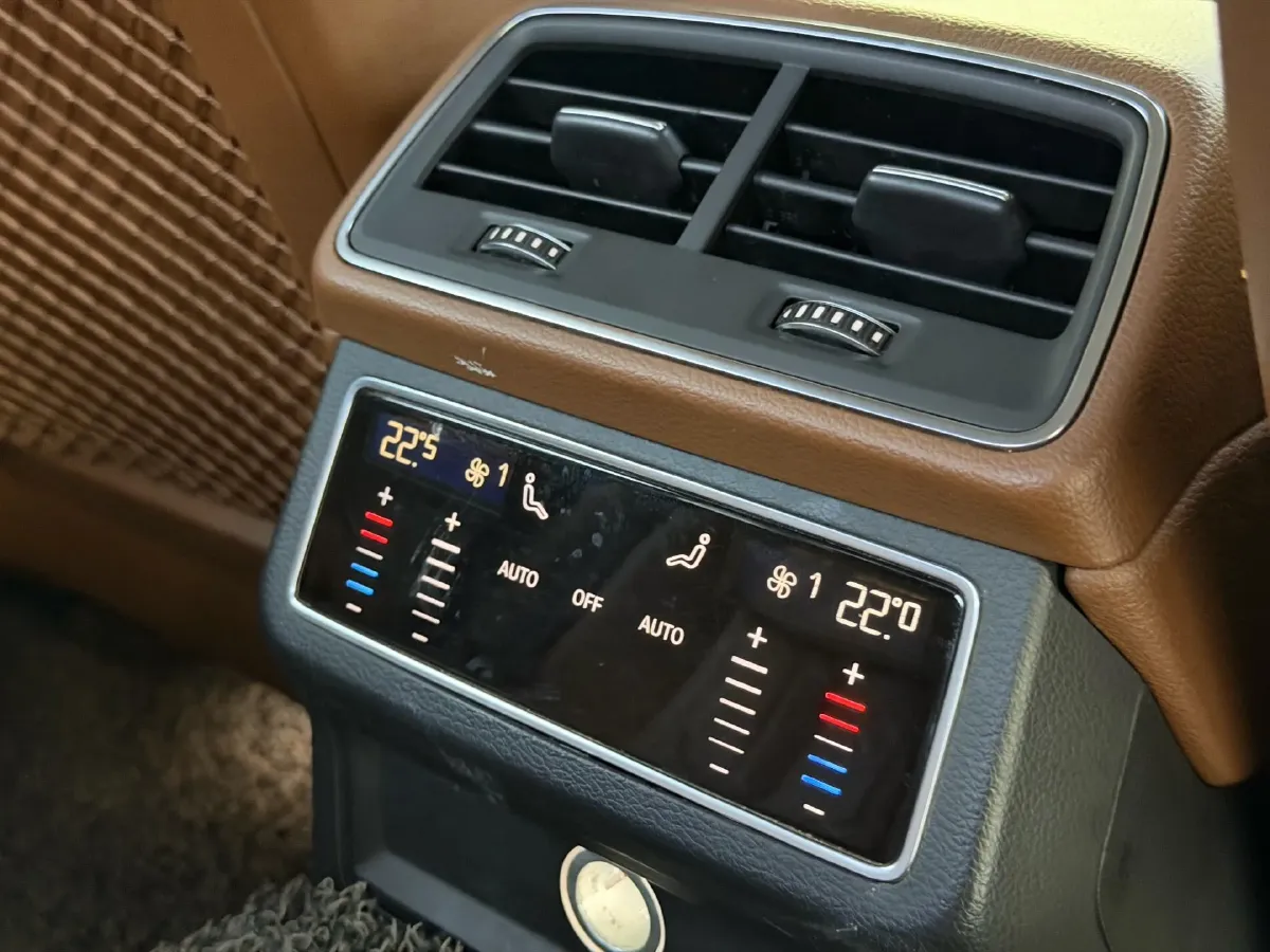 2019 Mercedes-Benz E Class 1.5T 184HP L4 9AT,autocango,china used car exporter,china ev exporter,chinese used car exporter,chinese used ev exporter