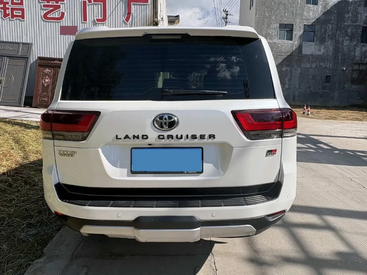 2022 Toyota Land Cruiser 3.4T 415HP V6 10AT,autocango,china used car exporter,china ev exporter,chinese used car exporter,chinese used ev exporter