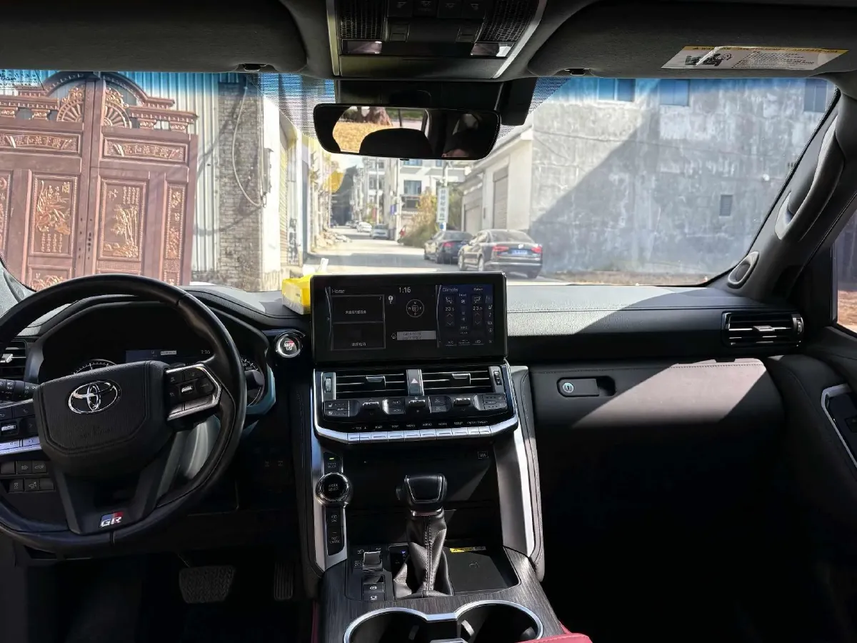 2022 Toyota Land Cruiser 3.4T 415HP V6 10AT,autocango,china used car exporter,china ev exporter,chinese used car exporter,chinese used ev exporter