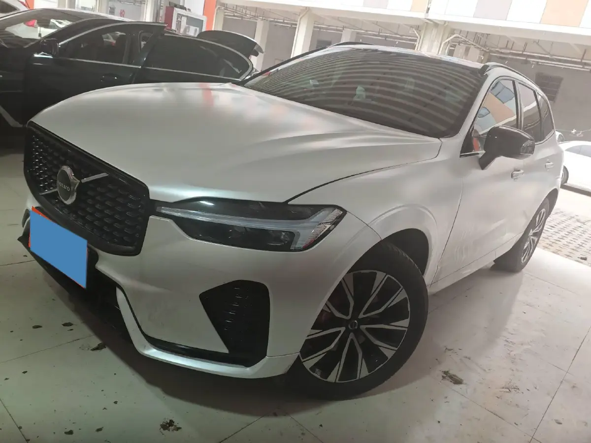 2024 Volvo XC60 2.0T 250HP L4 8AT