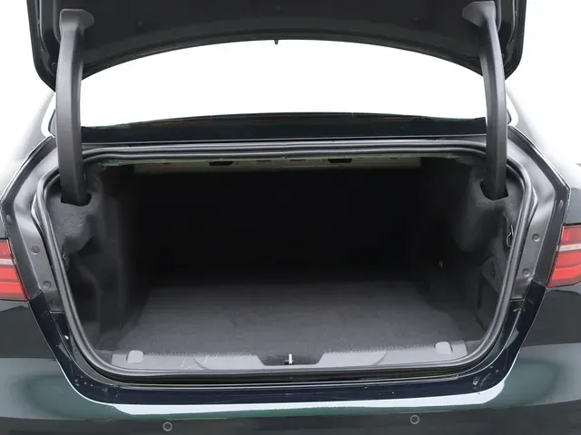 2024 Jaguar XEL 2.0T 250HP L4 8AT,autocango,china used car exporter,china ev exporter,chinese used car exporter,chinese used ev exporter