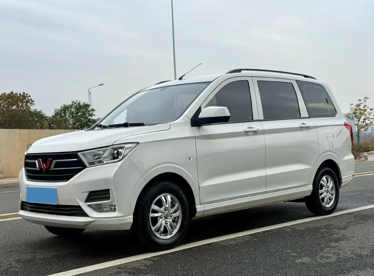 2021 WuLing HongGuang 1.5L 99HP L4 6MT