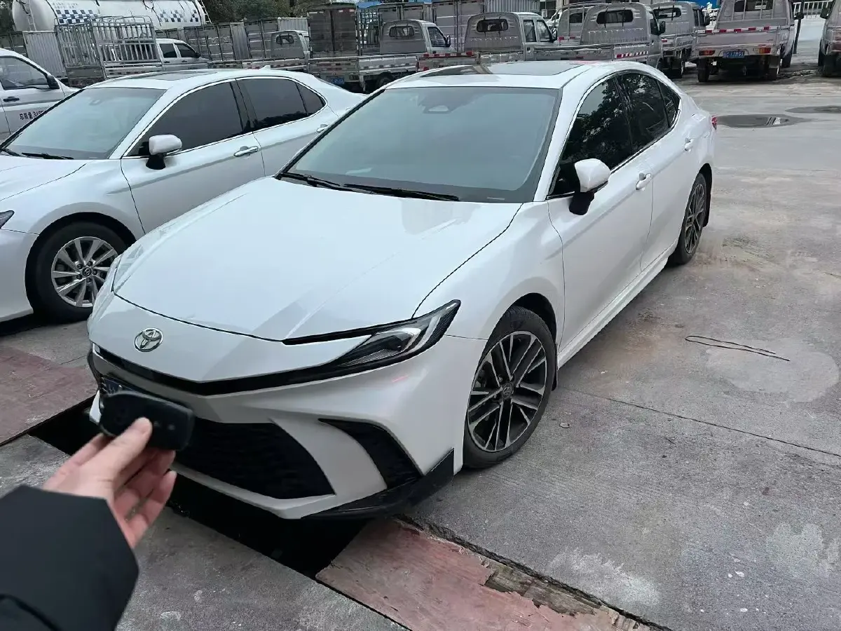 2026 Toyota Camry 2.0L 152HP L4 E-CVT Hybrid