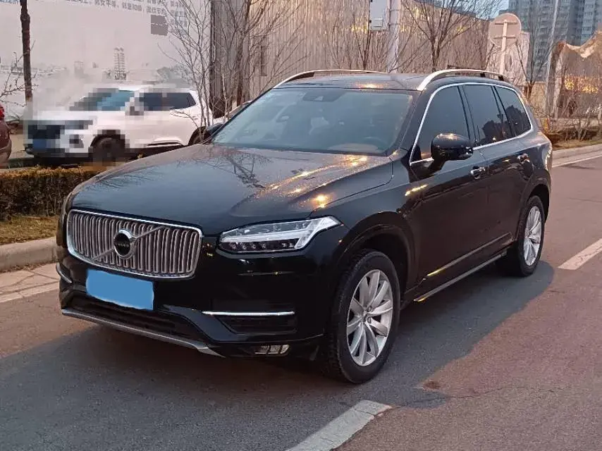 2018 Volvo XC90 2.0T 320HP L4 8AT