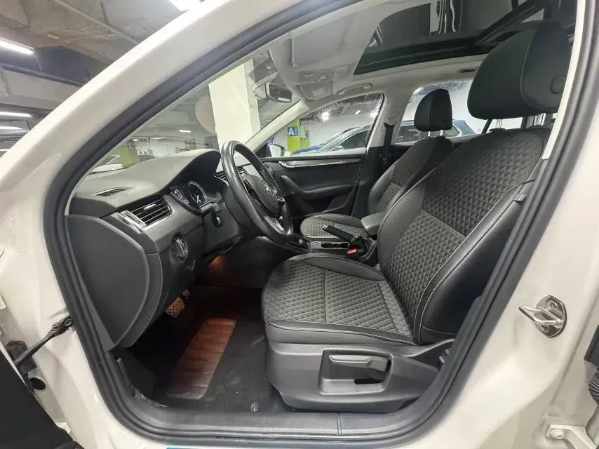 2018 Skoda Octavia 1.4T 150HP L4 7DCT,autocango,china used car exporter,china ev exporter,chinese used car exporter,chinese used ev exporter