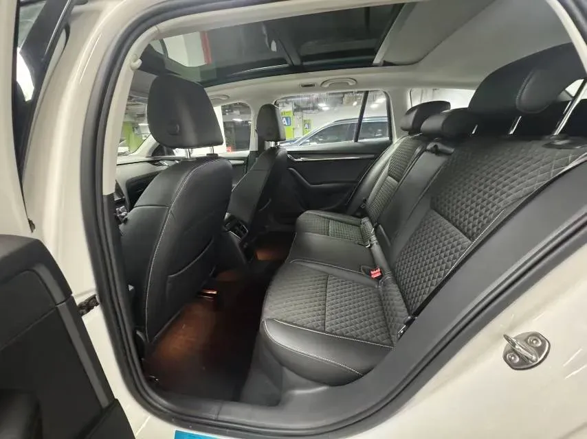 2018 Skoda Octavia 1.4T 150HP L4 7DCT,autocango,china used car exporter,china ev exporter,chinese used car exporter,chinese used ev exporter