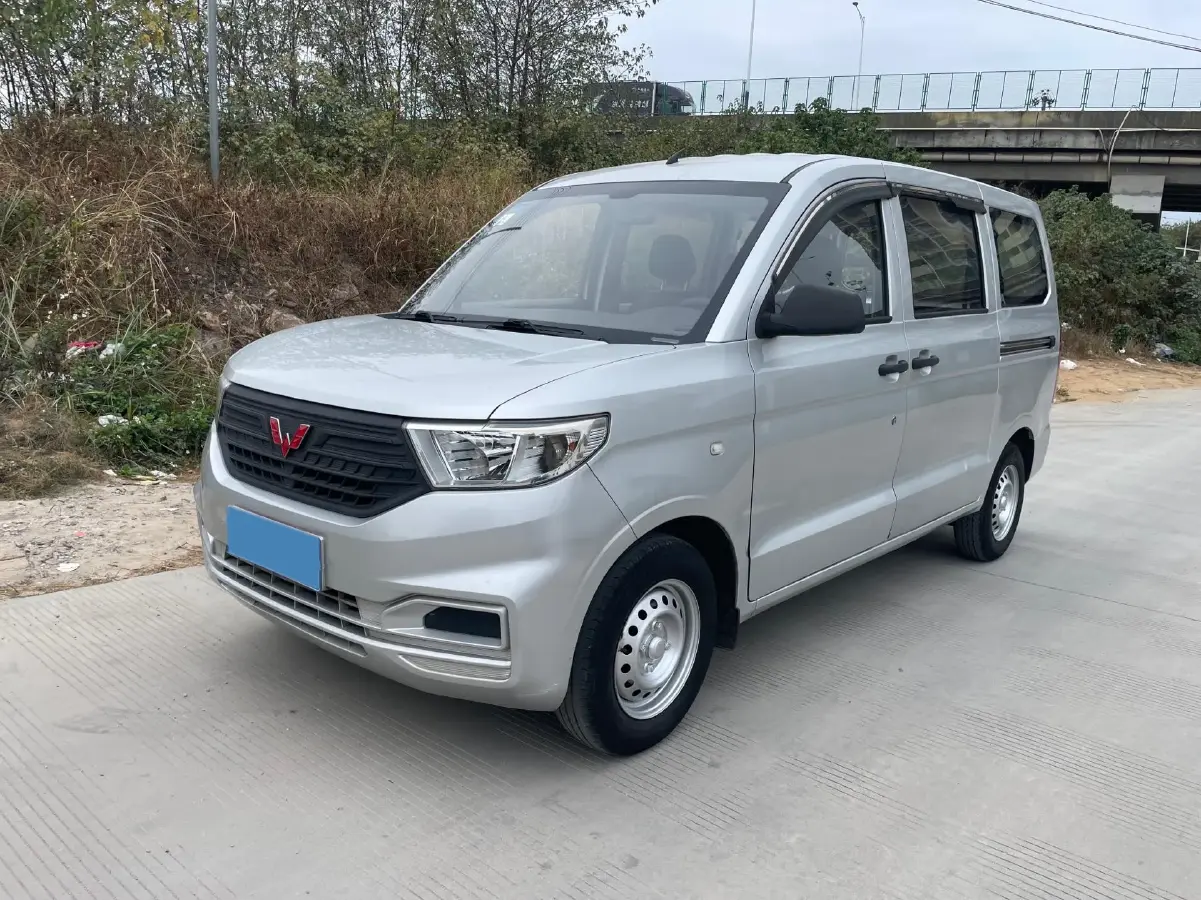 2019 WuLing HongGuang V 1.5L 99HP L4 6MT