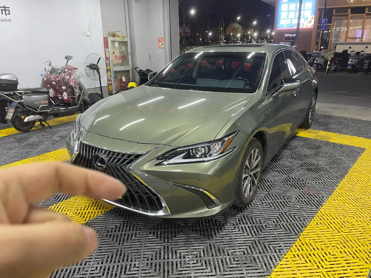 2022 Lexus ES 2.0L 173HP L4 CVT