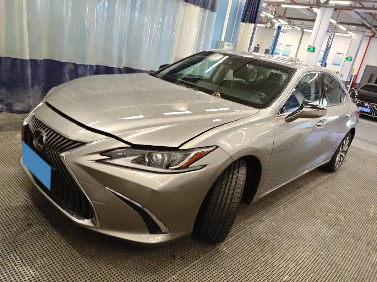 2020 Lexus ES 2.0L 173HP L4 CVT