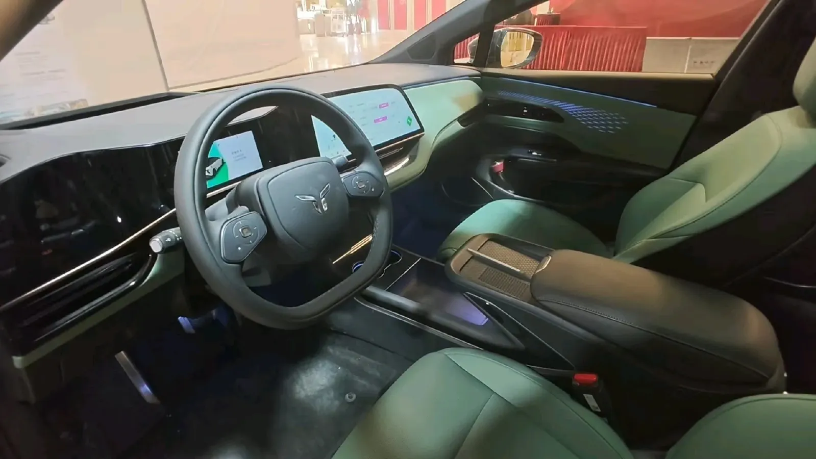 2025 HongQi EH7 BEV,autocango,china used car exporter,china ev exporter,chinese used car exporter,chinese used ev exporter