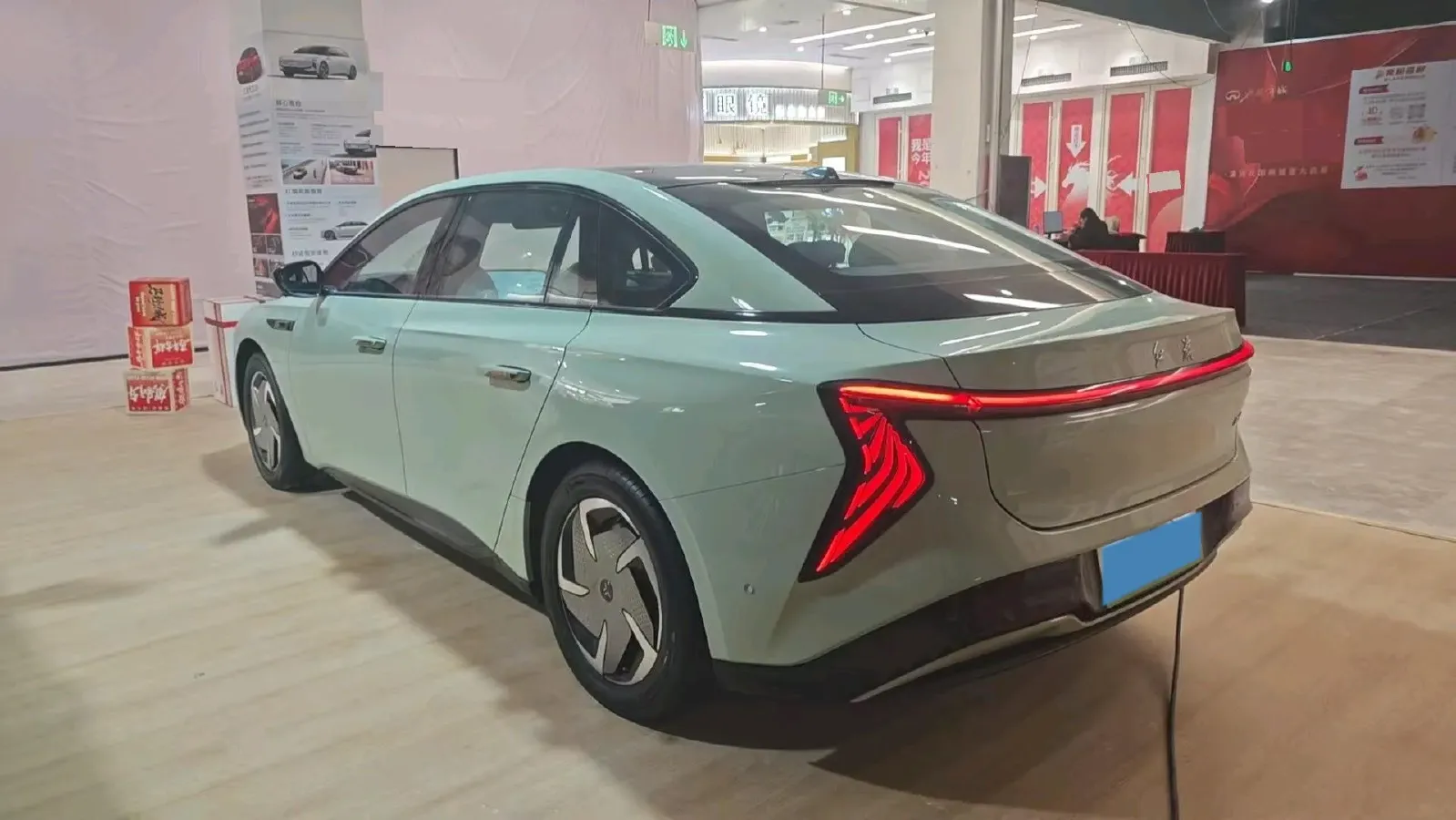 2025 HongQi EH7 BEV,autocango,china used car exporter,china ev exporter,chinese used car exporter,chinese used ev exporter