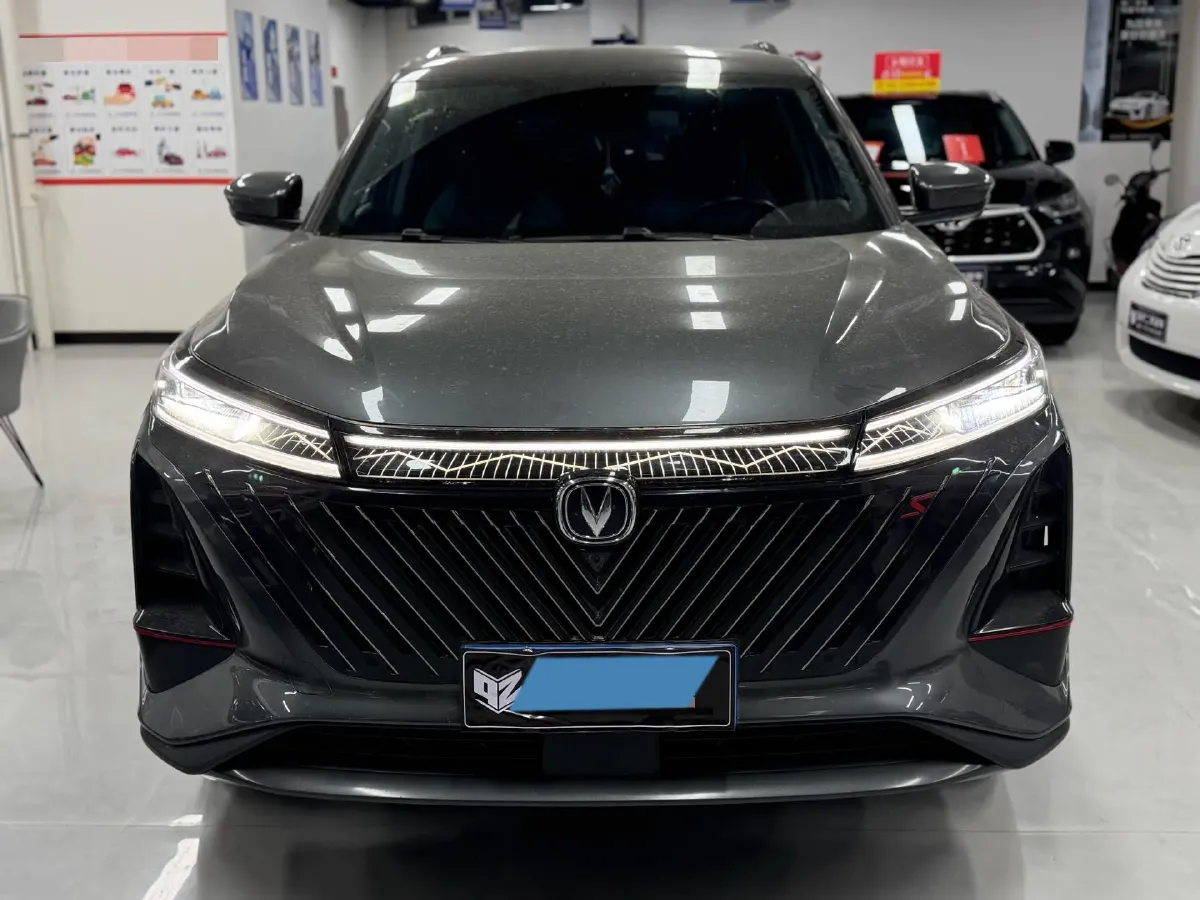 2022 ChangAn CS75 Plus 1.5T 188HP L4 8AT,autocango,china used car exporter,china ev exporter,chinese used car exporter,chinese used ev exporter