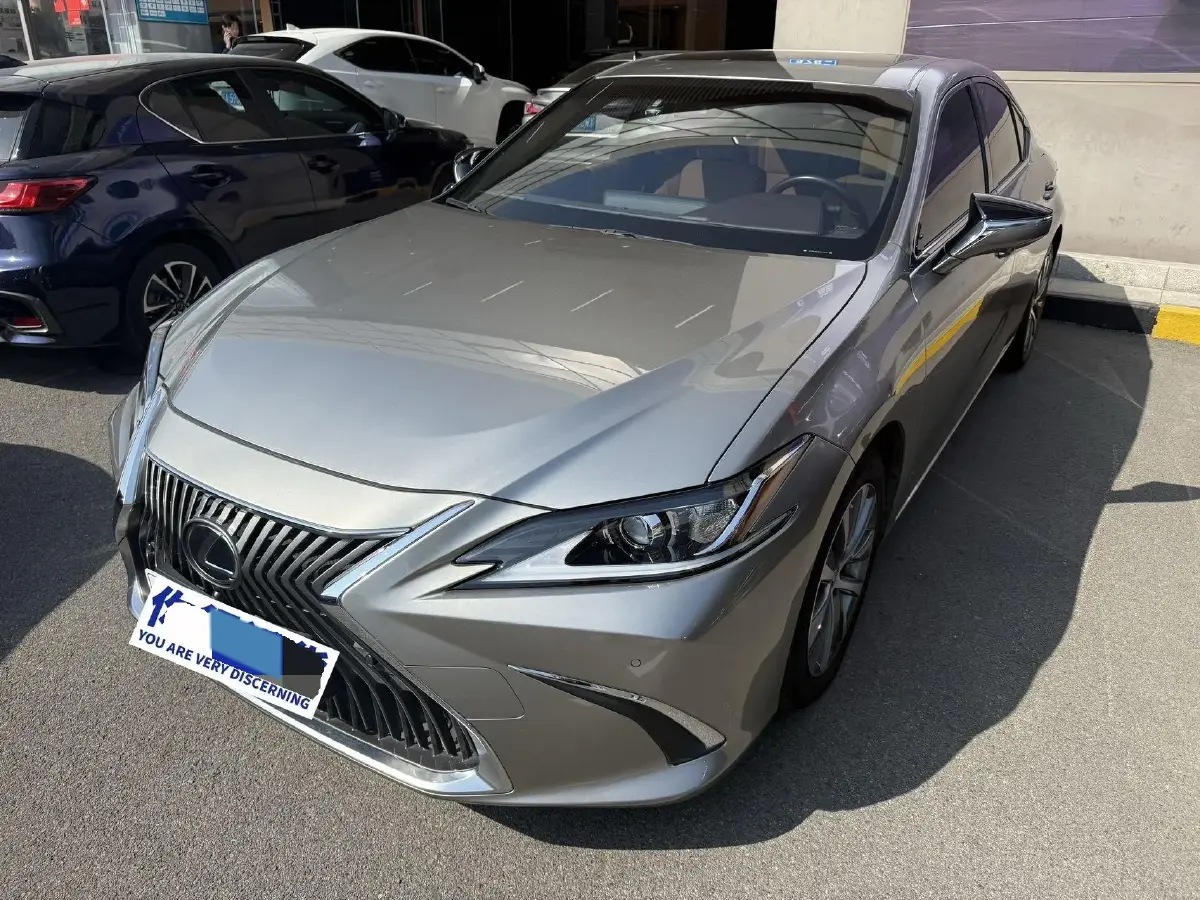 2018 Lexus ES 2.0L 173HP L4 CVT