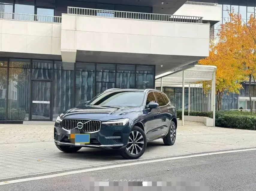 2025 Volvo XC60 2.0T 250HP L4 8AT