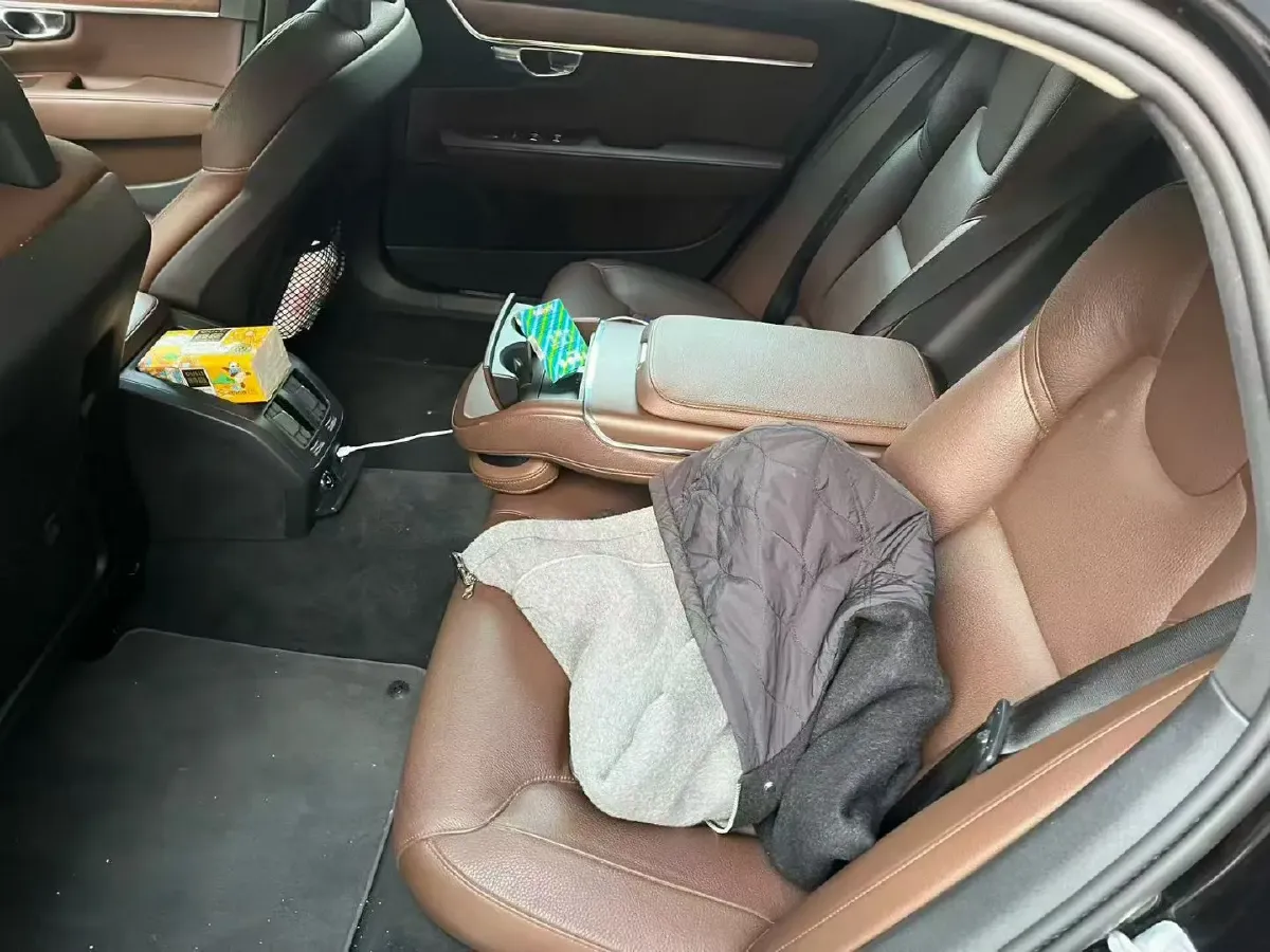 2019 Infiniti Q70 2.0T 211HP L4 7AT,autocango,china used car exporter,china ev exporter,chinese used car exporter,chinese used ev exporter