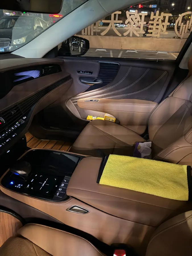 2020 Lexus LS 3.5L 299HP V6 E-CVT Hybrid,autocango,china used car exporter,china ev exporter,chinese used car exporter,chinese used ev exporter