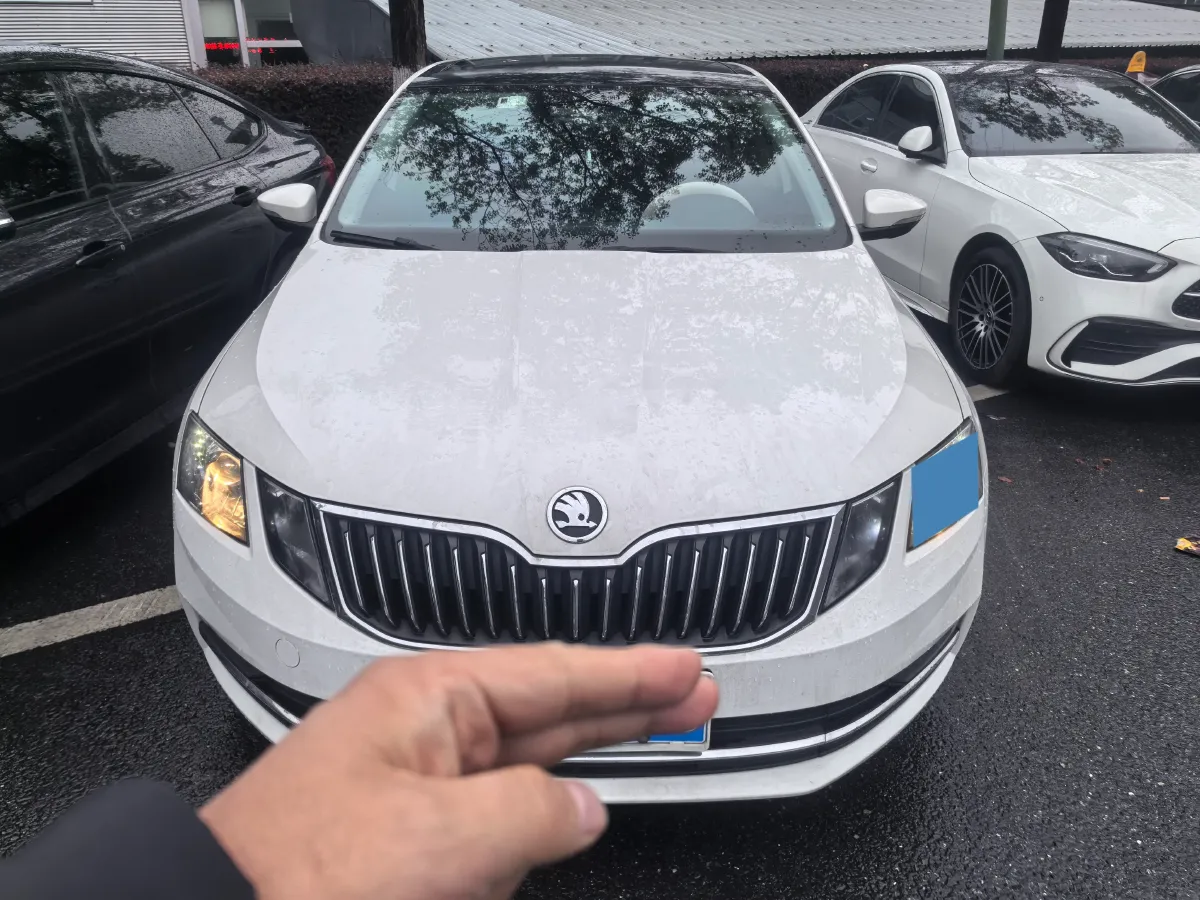 2018 Skoda Octavia 1.2T 116HP L4 7DCT,autocango,china used car exporter,china ev exporter,chinese used car exporter,chinese used ev exporter