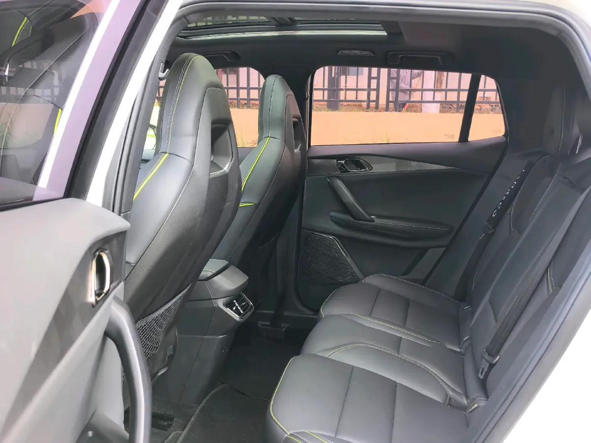 2023 LYNK&CO 06 1.5T 181HP L4 7DCT,autocango,china used car exporter,china ev exporter,chinese used car exporter,chinese used ev exporter