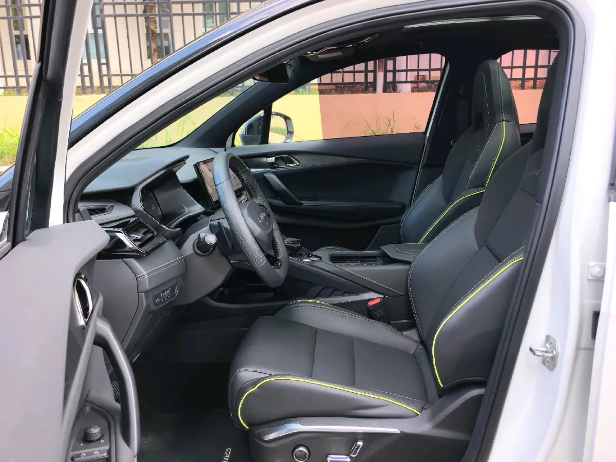 2023 LYNK&CO 06 1.5T 181HP L4 7DCT,autocango,china used car exporter,china ev exporter,chinese used car exporter,chinese used ev exporter