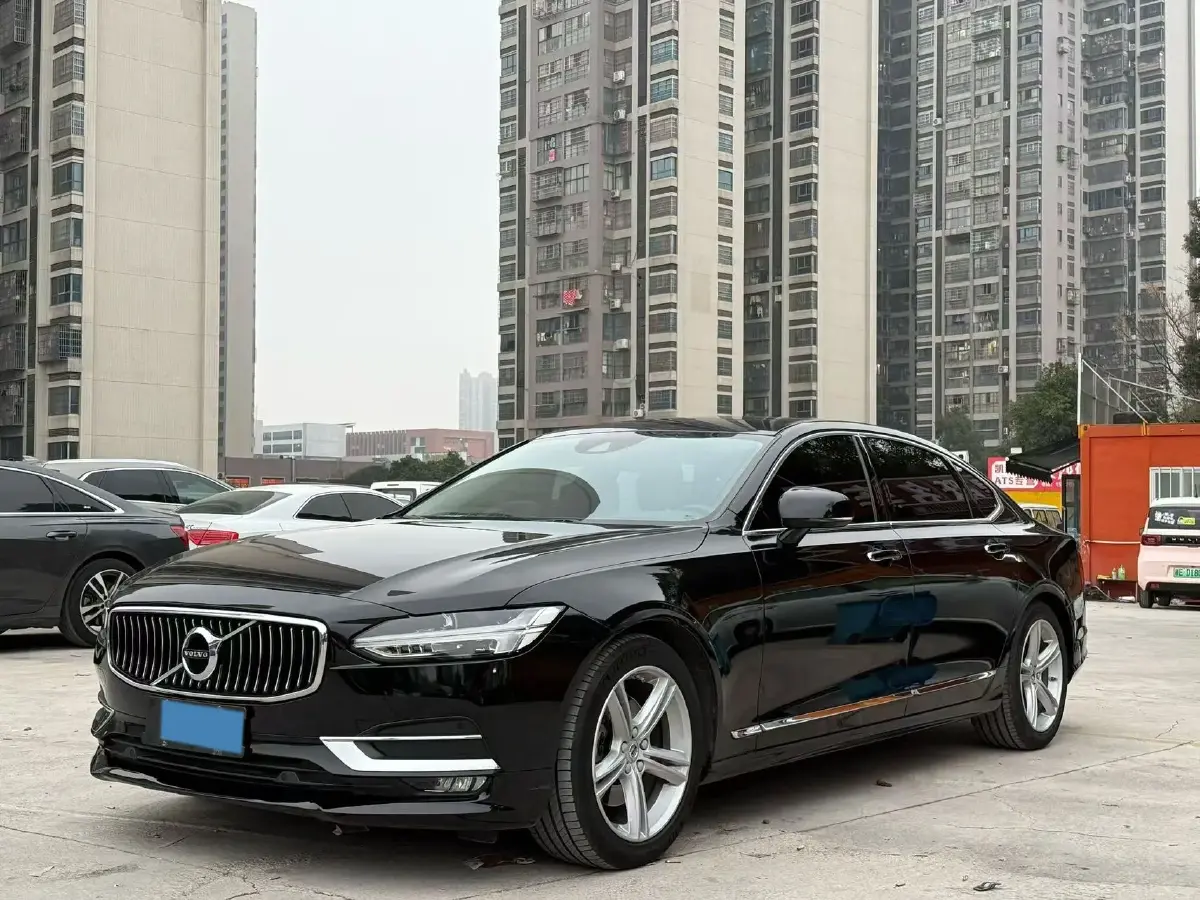 2020 Volvo S90 2.0T 254HP L4 8AT