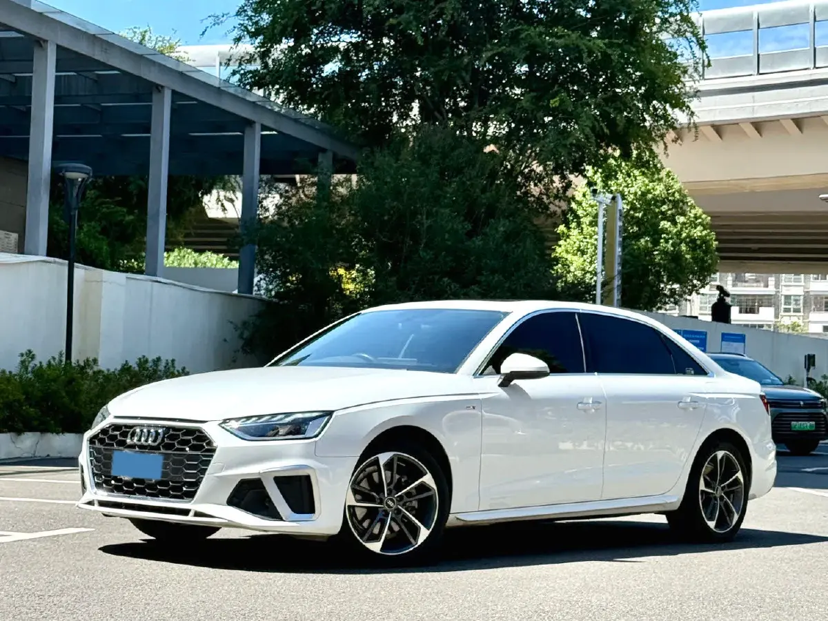 2023 Audi A4L 2.0T 190HP L4 7DCT