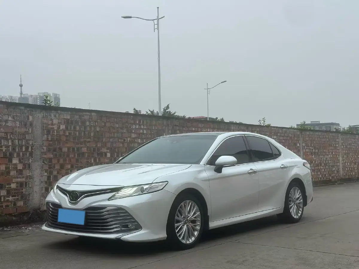 2019 Toyota Camry 2.5L 209HP L4 8AT