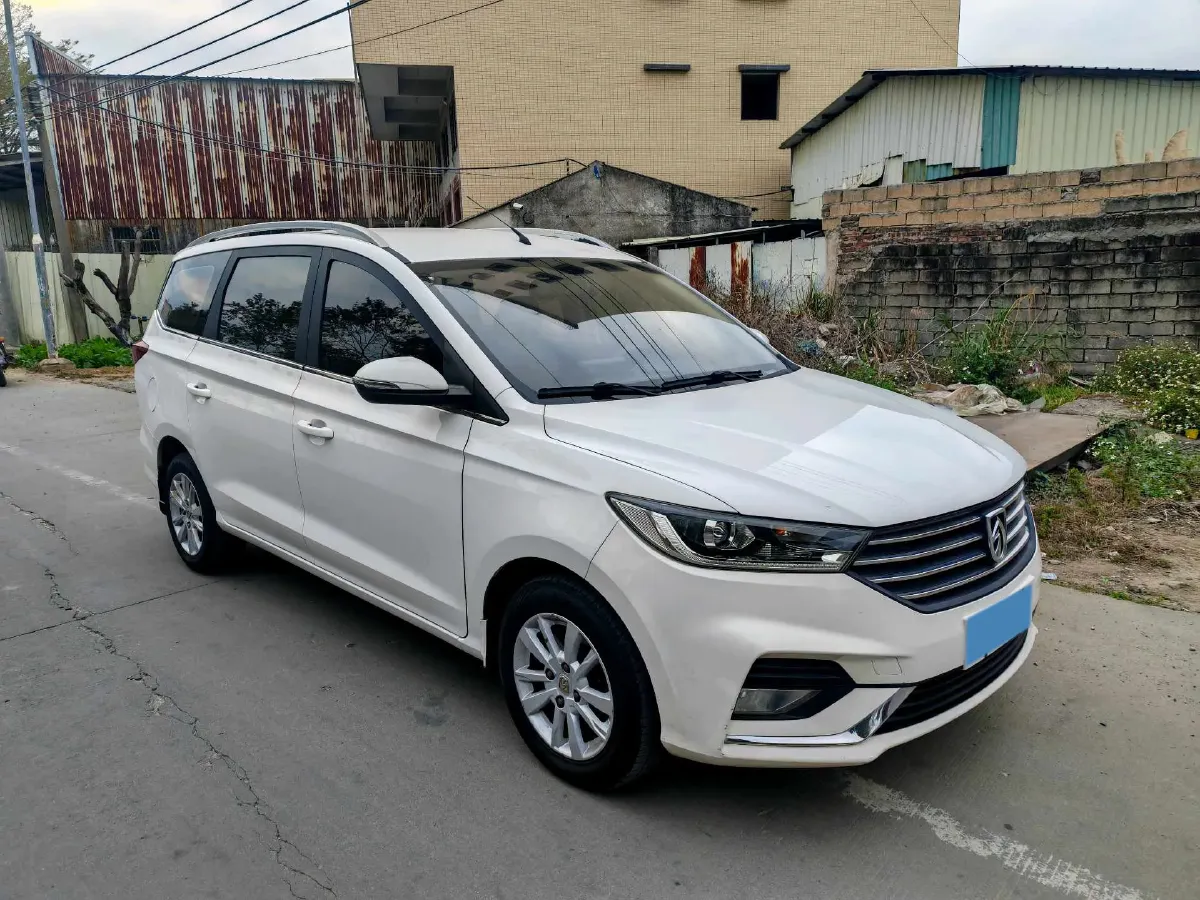 2019 BaoJun 360 1.5L 105HP L4 6MT,autocango,china used car exporter,china ev exporter,chinese used car exporter,chinese used ev exporter