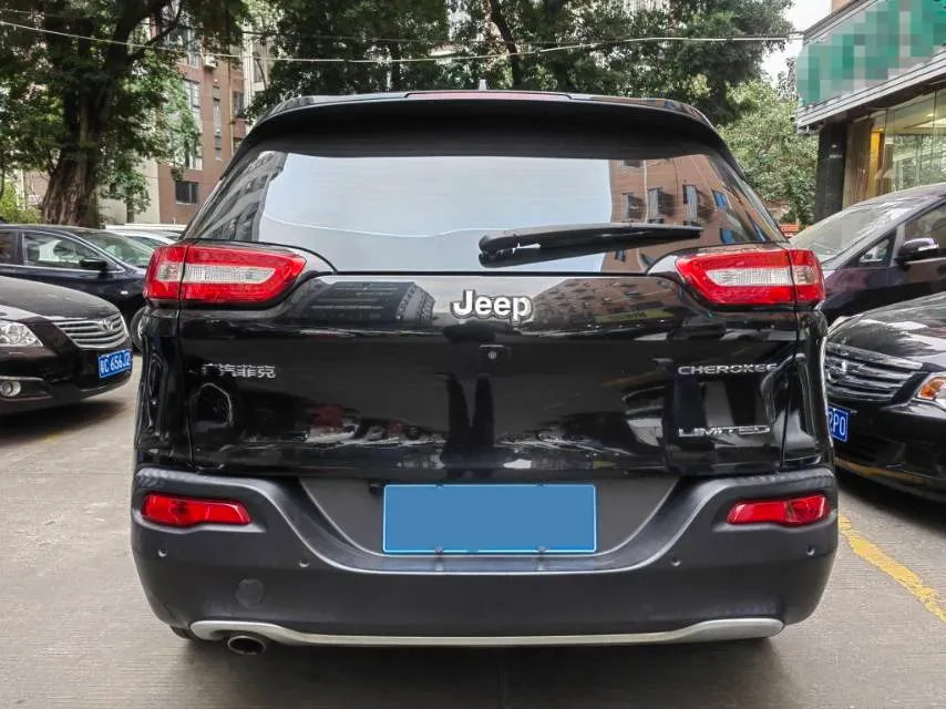 2017 Jeep Cherokee 2.0L 155HP L4 9AT,autocango,china used car exporter,china ev exporter,chinese used car exporter,chinese used ev exporter