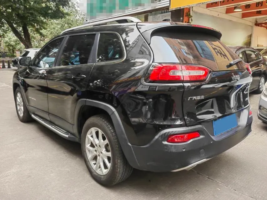 2017 Jeep Cherokee 2.0L 155HP L4 9AT,autocango,china used car exporter,china ev exporter,chinese used car exporter,chinese used ev exporter