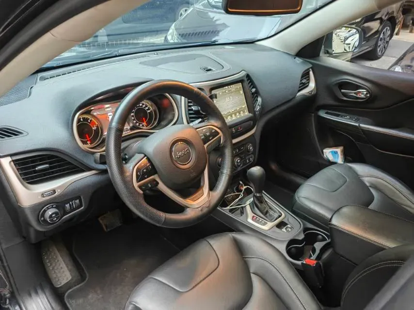 2017 Jeep Cherokee 2.0L 155HP L4 9AT,autocango,china used car exporter,china ev exporter,chinese used car exporter,chinese used ev exporter