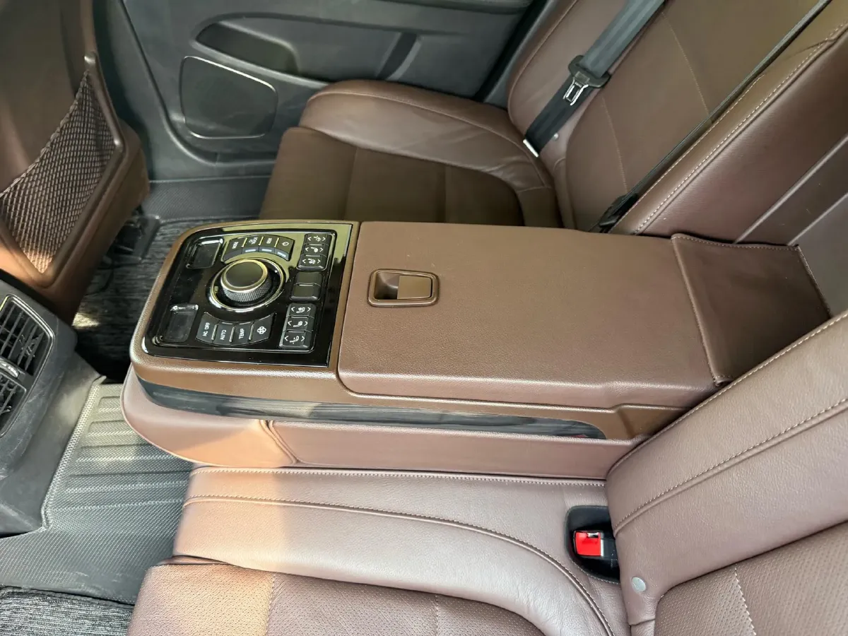 2018 HongQi H7 2.0T 204HP L4 6AT,autocango,china used car exporter,china ev exporter,chinese used car exporter,chinese used ev exporter