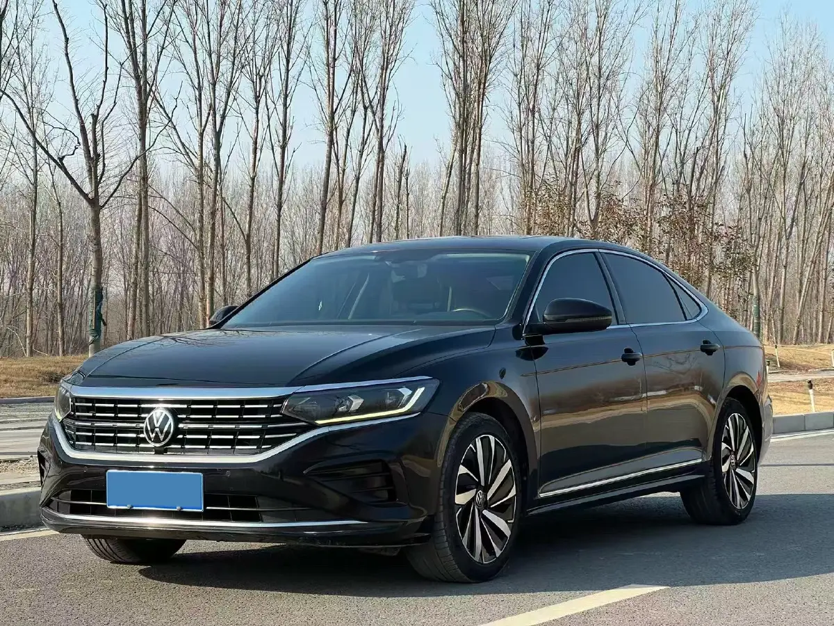 2023 Volkswagen Passat 2.0T 186HP L4 7DCT