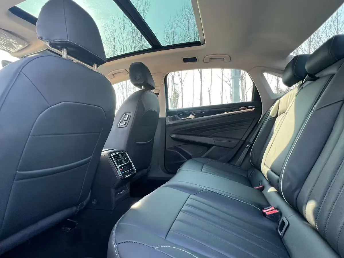 2023 Volkswagen Passat 2.0T 186HP L4 7DCT,autocango,china used car exporter,china ev exporter,chinese used car exporter,chinese used ev exporter