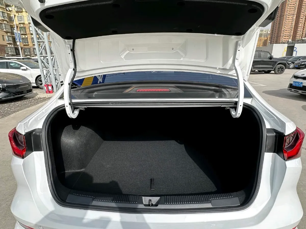 2023 Roewe i5 1.5L 129HP L4 CVT,autocango,china used car exporter,china ev exporter,chinese used car exporter,chinese used ev exporter