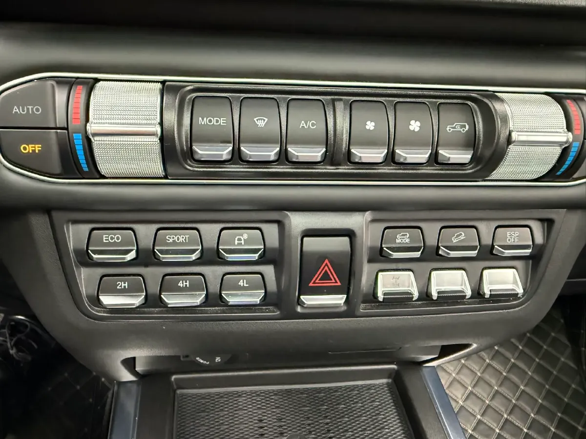 2024 212 212 T01 2.0T 252HP L4 8AT,autocango,china used car exporter,china ev exporter,chinese used car exporter,chinese used ev exporter