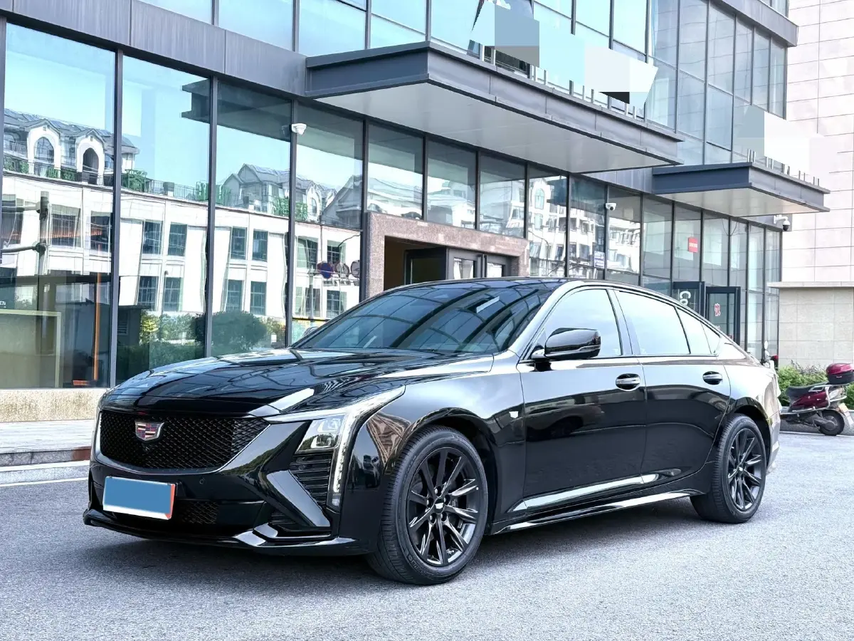 2025 Cadillac CT5 2.0T 237HP L4 10AT