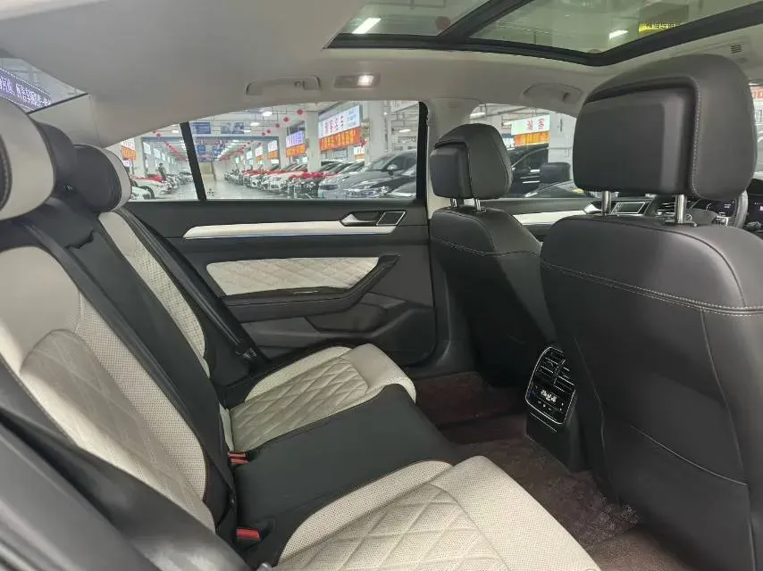 2023 Volkswagen Magotan 2.0T 186HP L4 7DCT,autocango,china used car exporter,china ev exporter,chinese used car exporter,chinese used ev exporter