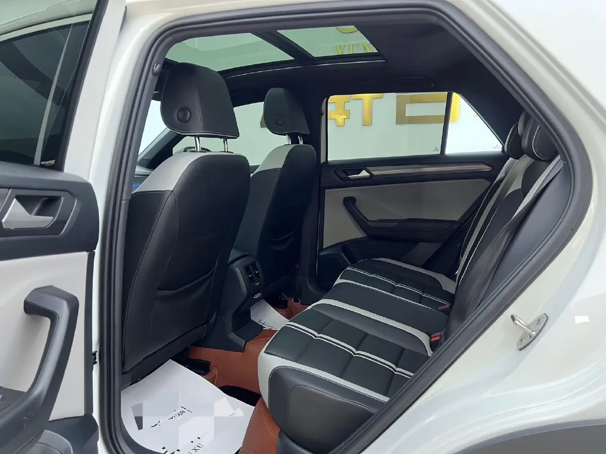 2023 Volkswagen T-Roc 1.5T 160HP L4 7DCT,autocango,china used car exporter,china ev exporter,chinese used car exporter,chinese used ev exporter