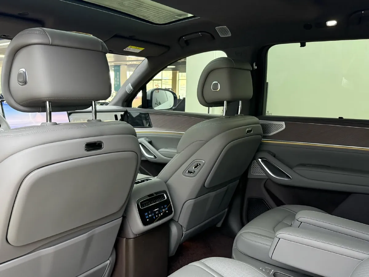 2025 Denza DenzaN9 2.0T 207HP L4 E-CVT PHEV,autocango,china used car exporter,china ev exporter,chinese used car exporter,chinese used ev exporter