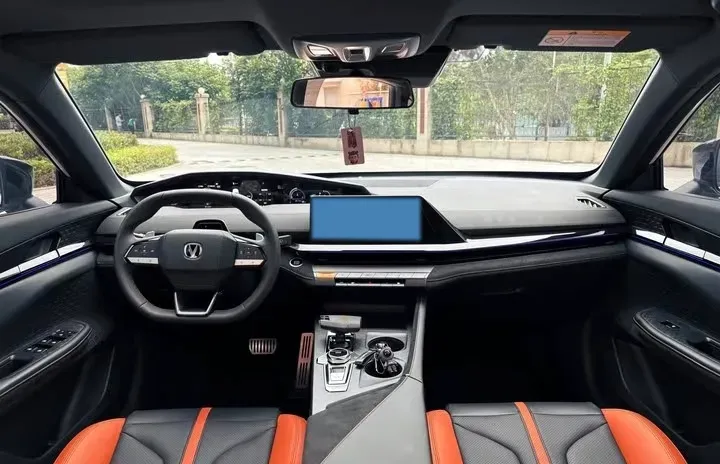 2024 ChangAn UNI-V 1.5T 188HP L4 7DCT,autocango,china used car exporter,china ev exporter,chinese used car exporter,chinese used ev exporter