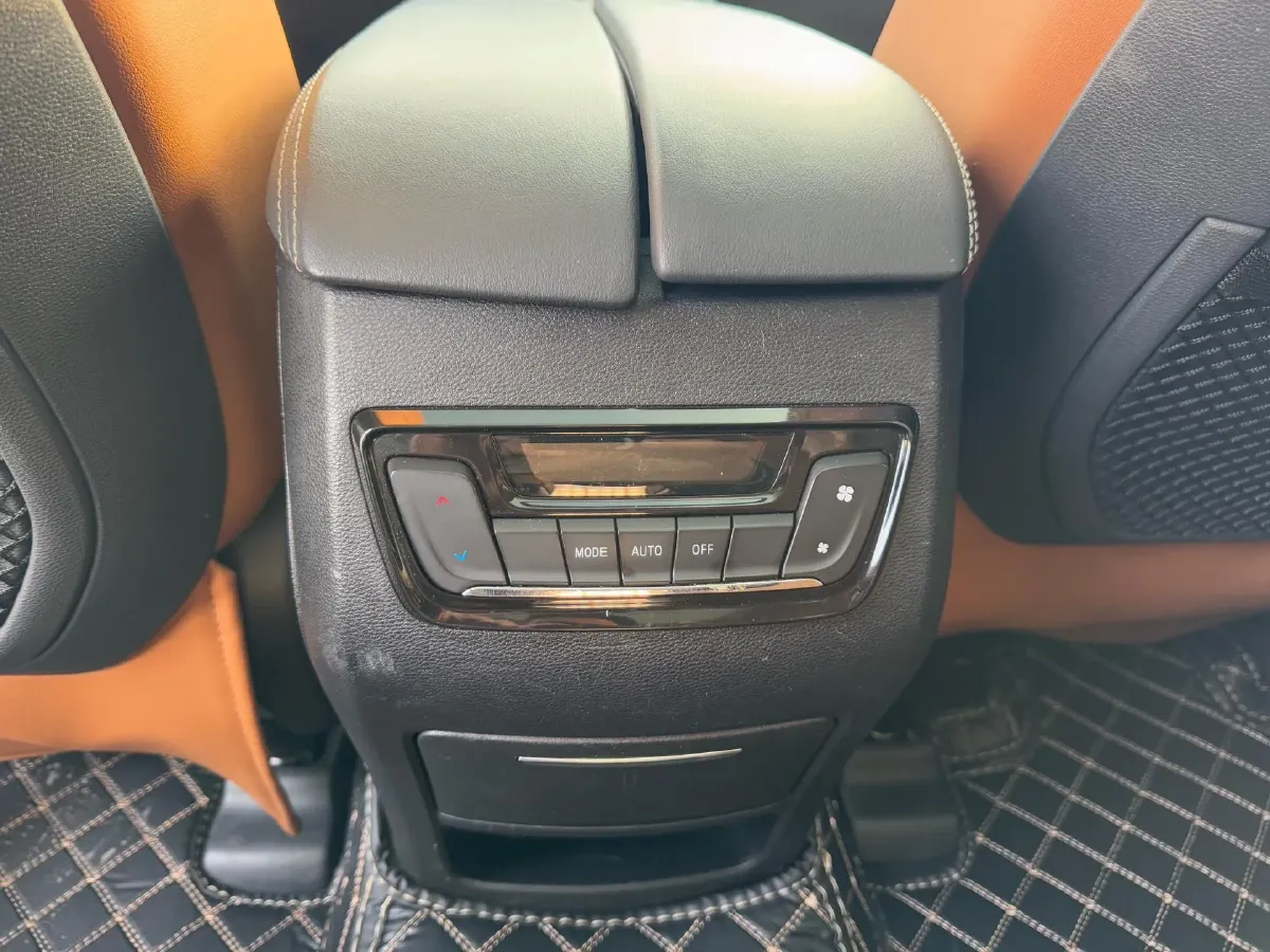 2017 MAXUS D90 2.0T 224HP L4 6AT,autocango,china used car exporter,china ev exporter,chinese used car exporter,chinese used ev exporter