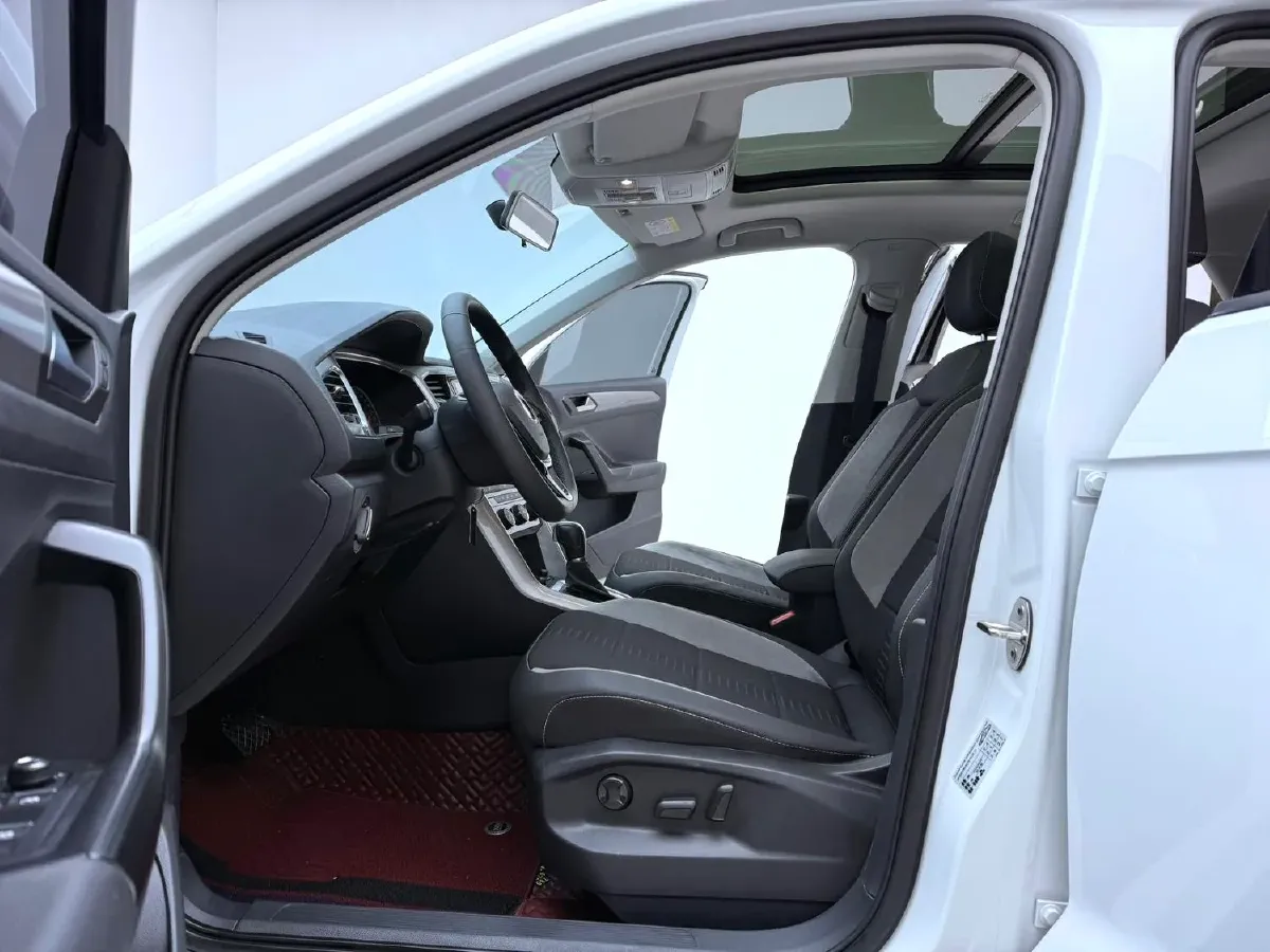 2021 Volkswagen T-Roc 1.4T 150HP L4 7DCT,autocango,china used car exporter,china ev exporter,chinese used car exporter,chinese used ev exporter