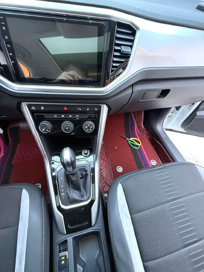 2021 Volkswagen T-Roc 1.4T 150HP L4 7DCT,autocango,china used car exporter,china ev exporter,chinese used car exporter,chinese used ev exporter